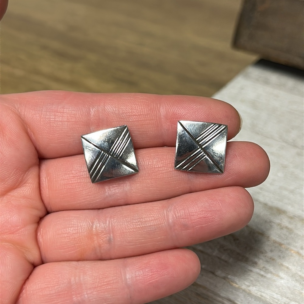 Joe Delgarito great shape Native American tribal Navajo square sterling earrings - Picture 5 of 8